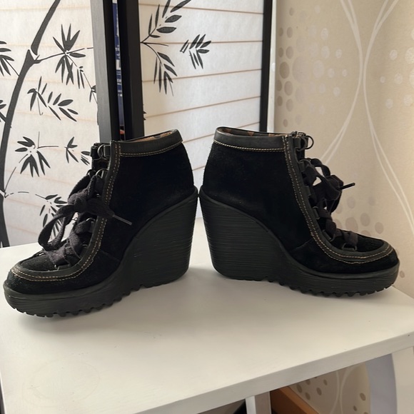 Fly London 4” wedged booties sz 37 or 6.5 - Picture 10 of 11